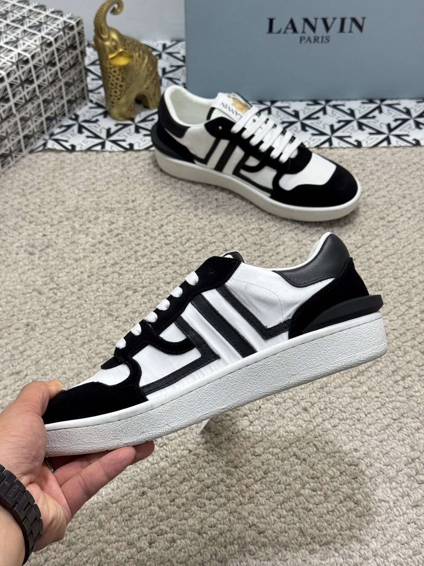 Men's men's shoes 💰520 [New style] 🦈🦈lanvin #LANVIN spring and summer series new colors ❤️‍🔥The latest lace-up fashionable casual Forrest Gump running shoes~bumpr high-quality couple 👫 series!! The latest trendy products of the season. Many bloggers have planted grass and purchased the original molds for customization. The uppers are nubuck leather. They are very versatile, fashionable and casual, and are comfortable to wear on the feet. Recommended! The original molds have clear logo rubber bottoms, which are non-slip and wear-resistant. Size: Female 36~40 Male 38-44 (45 customized